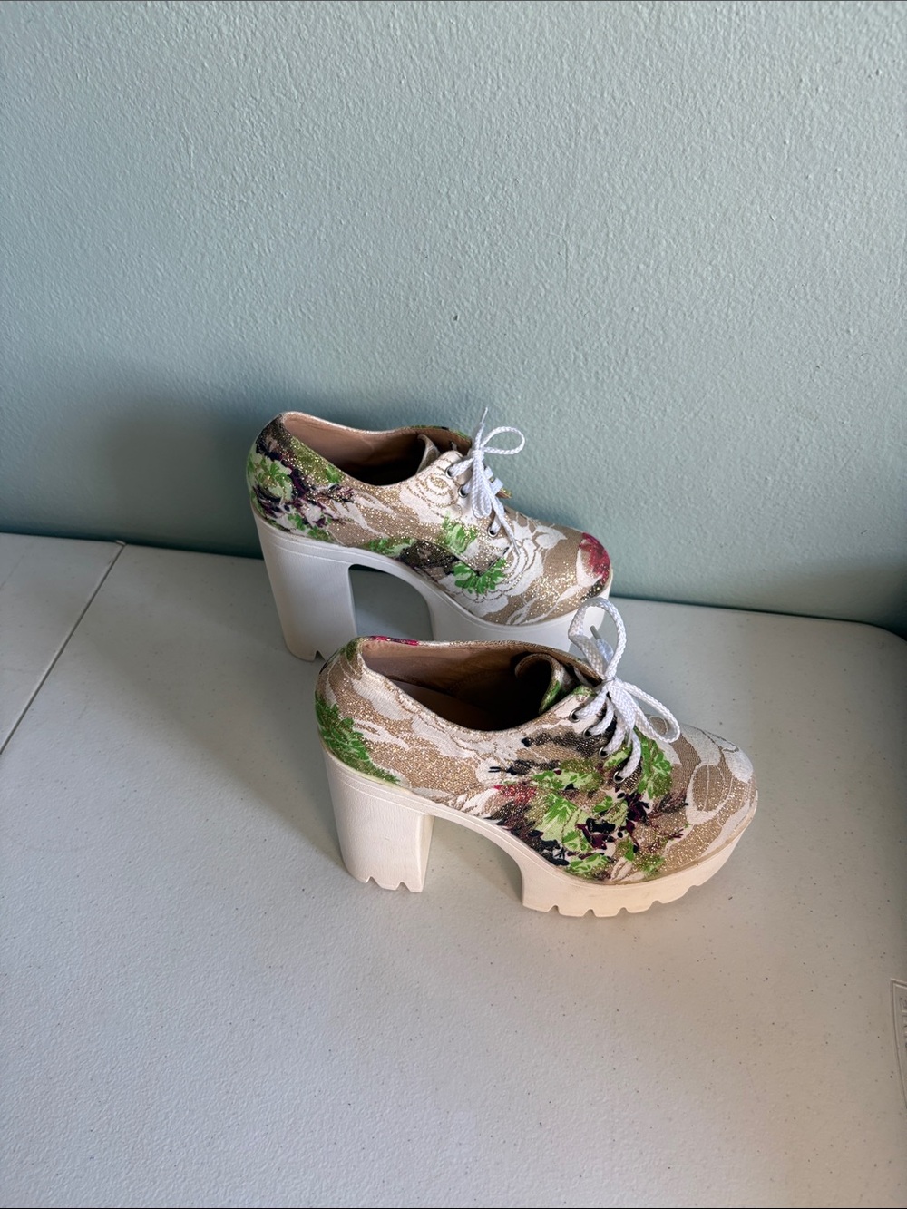 Floral Lace-Up Platform Shoes in Beige and Multicolor - Picture 3 of 6